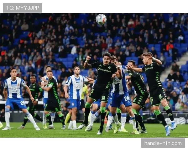 西甲球员近期交流互动频繁,赛场内外表现稳健