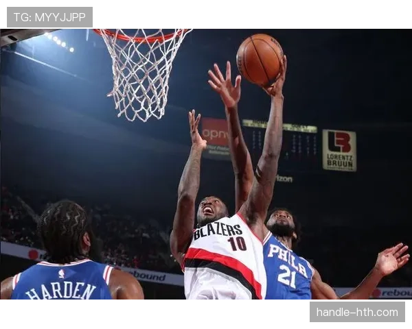 比卢普斯无球跑动改变防守布局，关键回合主导进攻节奏